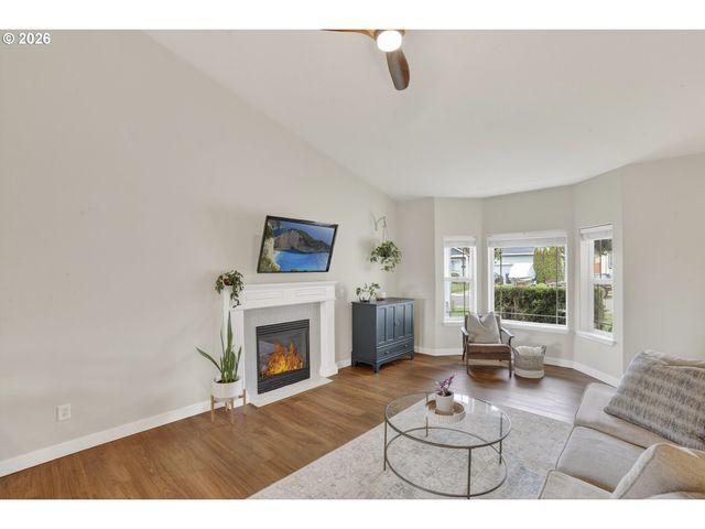 58685 NOBLE Rd, St Helens, OR 97051