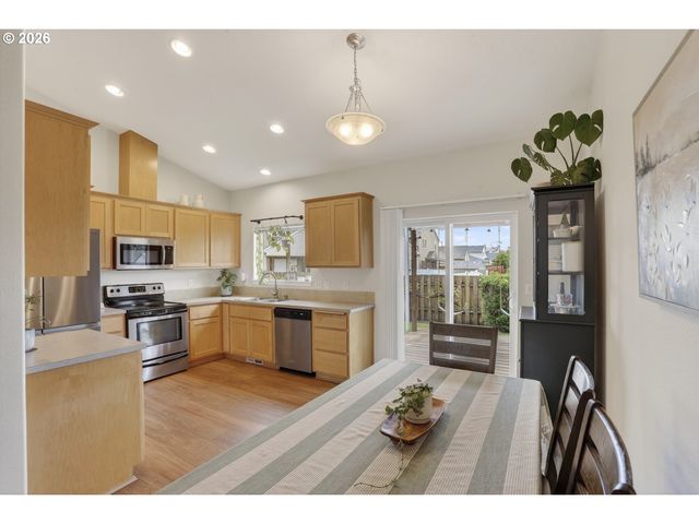 58685 NOBLE Rd, St Helens, OR 97051