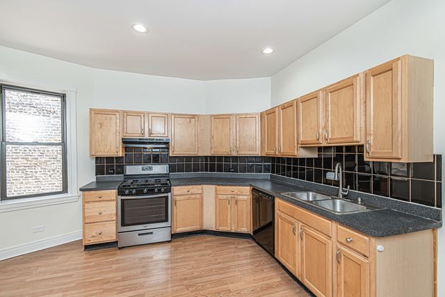 3261 W PALMER Street 2, Chicago, IL 60647