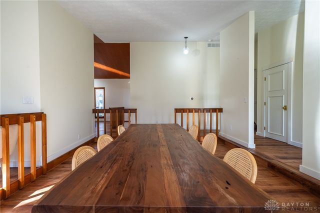 2550 Chess Wood Point, Dayton, OH 45458