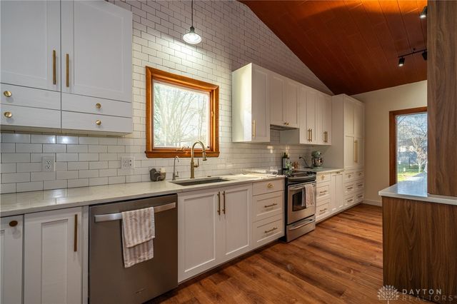 2550 Chess Wood Point, Dayton, OH 45458