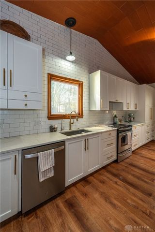 2550 Chess Wood Point, Dayton, OH 45458