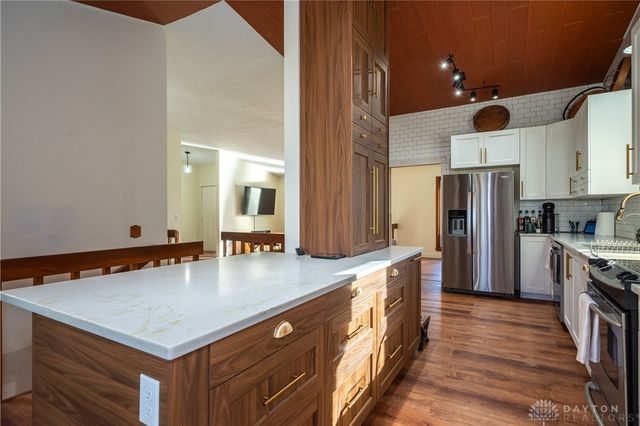 2550 Chess Wood Point, Dayton, OH 45458