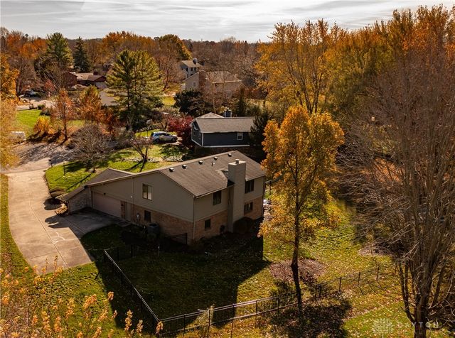 2550 Chess Wood Point, Dayton, OH 45458