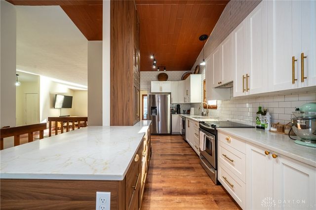 2550 Chess Wood Point, Dayton, OH 45458