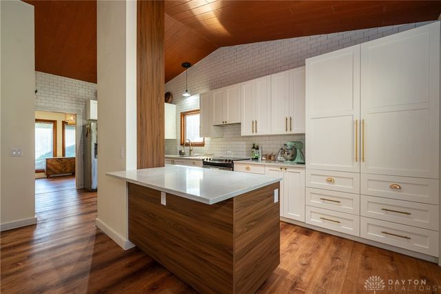 2550 Chess Wood Point, Dayton, OH 45458