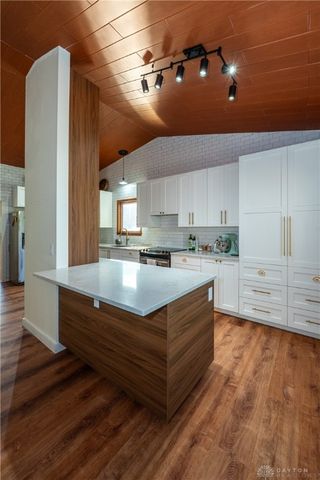 2550 Chess Wood Point, Dayton, OH 45458