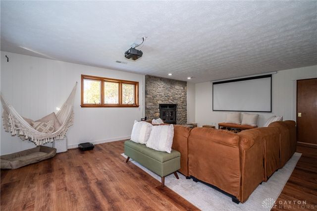 2550 Chess Wood Point, Dayton, OH 45458