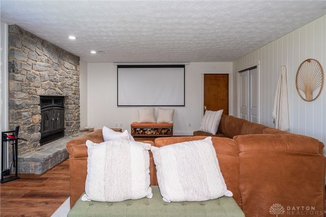 2550 Chess Wood Point, Dayton, OH 45458