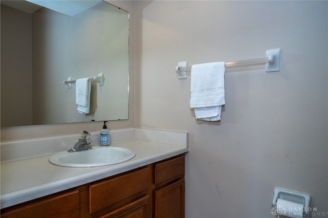 2550 Chess Wood Point, Dayton, OH 45458