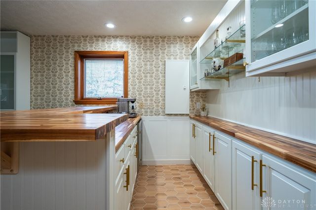 2550 Chess Wood Point, Dayton, OH 45458