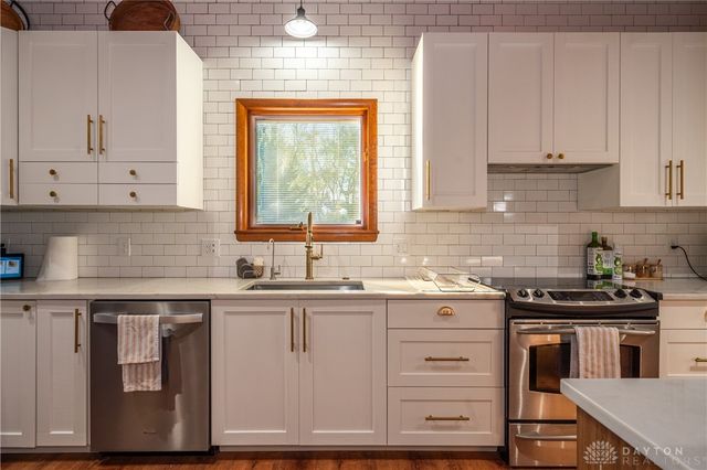 2550 Chess Wood Point, Dayton, OH 45458