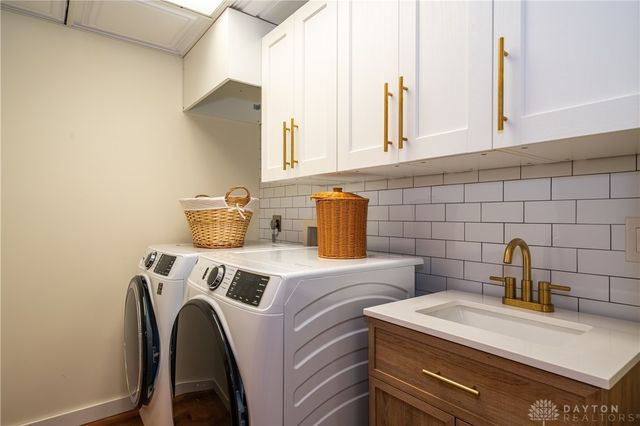 2550 Chess Wood Point, Dayton, OH 45458