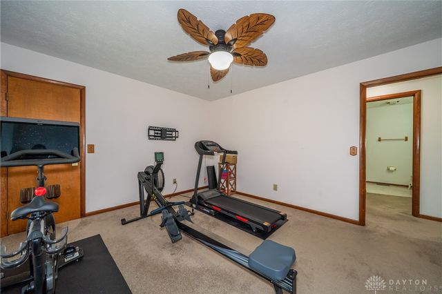 2550 Chess Wood Point, Dayton, OH 45458