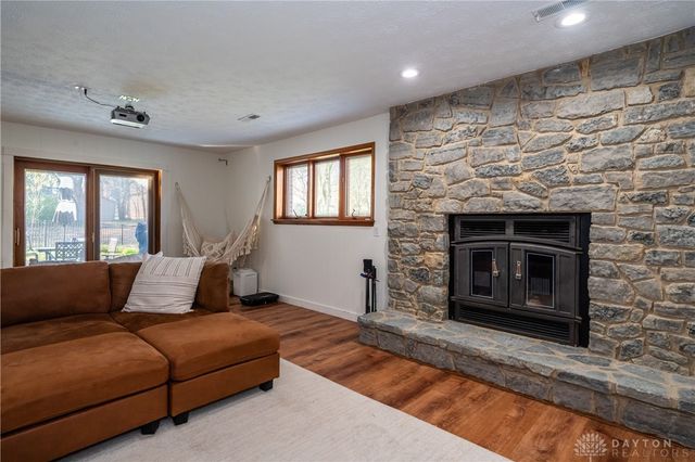 2550 Chess Wood Point, Dayton, OH 45458