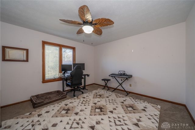 2550 Chess Wood Point, Dayton, OH 45458