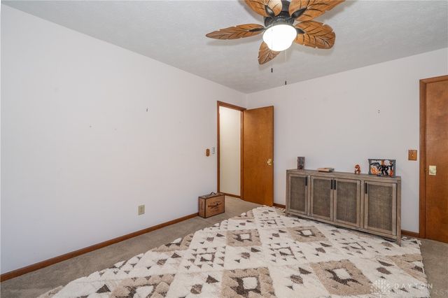 2550 Chess Wood Point, Dayton, OH 45458