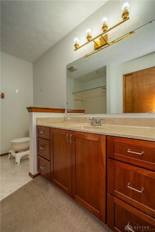 2550 Chess Wood Point, Dayton, OH 45458