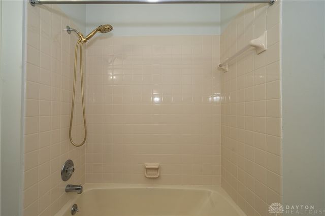 2550 Chess Wood Point, Dayton, OH 45458