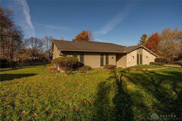 2550 Chess Wood Point, Dayton, OH 45458