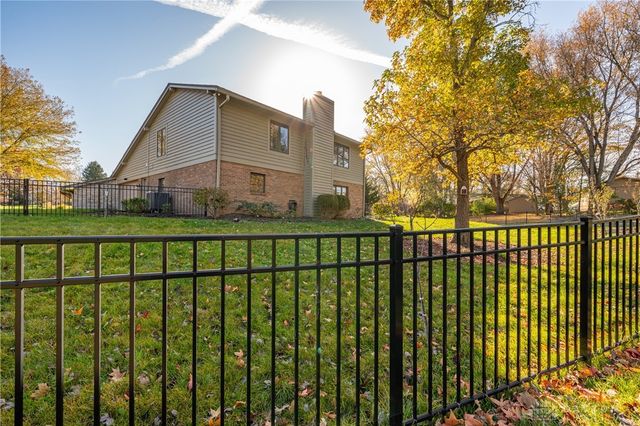 2550 Chess Wood Point, Dayton, OH 45458