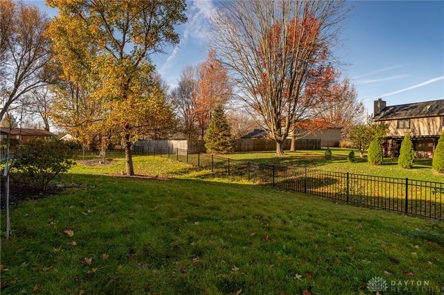 2550 Chess Wood Point, Dayton, OH 45458