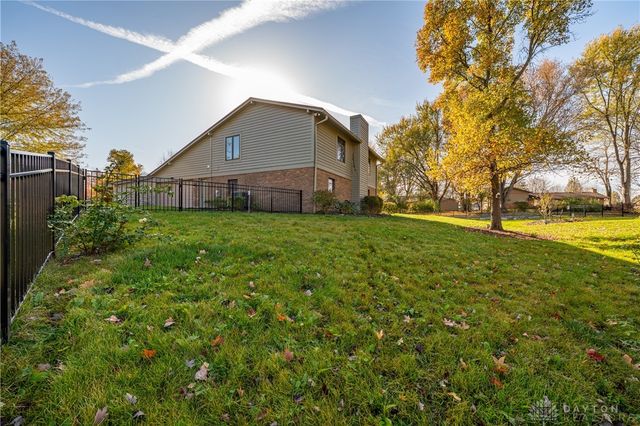 2550 Chess Wood Point, Dayton, OH 45458