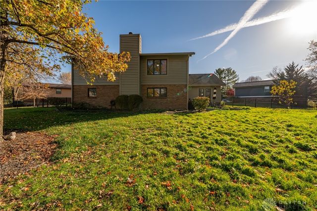 2550 Chess Wood Point, Dayton, OH 45458