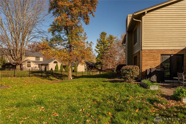 2550 Chess Wood Point, Dayton, OH 45458