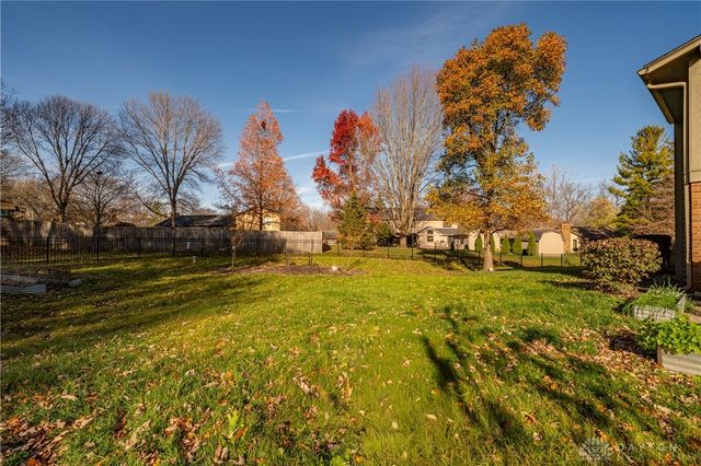 2550 Chess Wood Point, Dayton, OH 45458