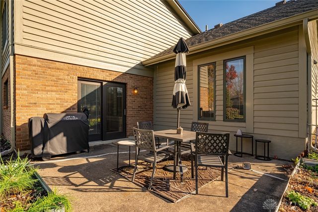 2550 Chess Wood Point, Dayton, OH 45458