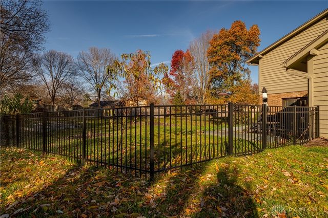 2550 Chess Wood Point, Dayton, OH 45458