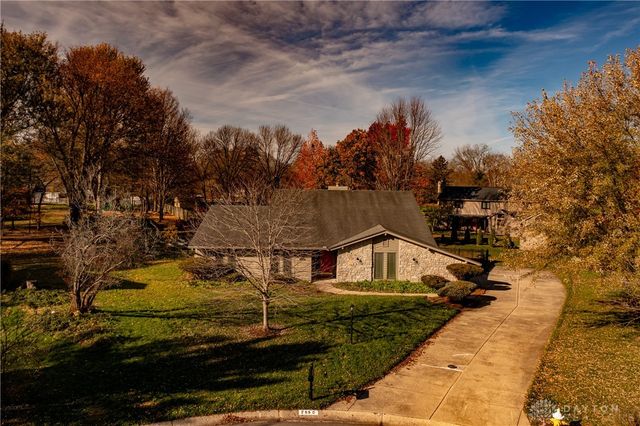 2550 Chess Wood Point, Dayton, OH 45458