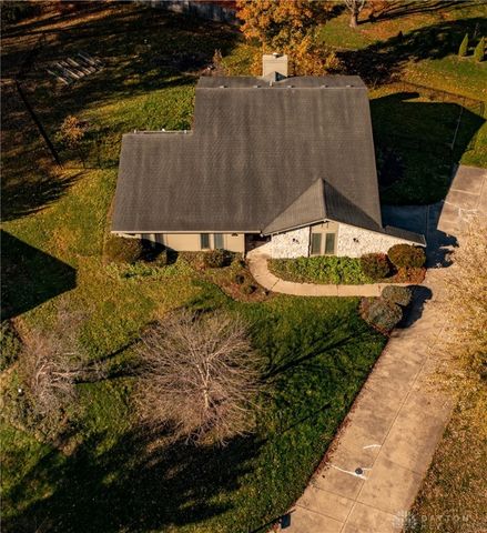 2550 Chess Wood Point, Dayton, OH 45458