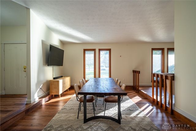 2550 Chess Wood Point, Dayton, OH 45458