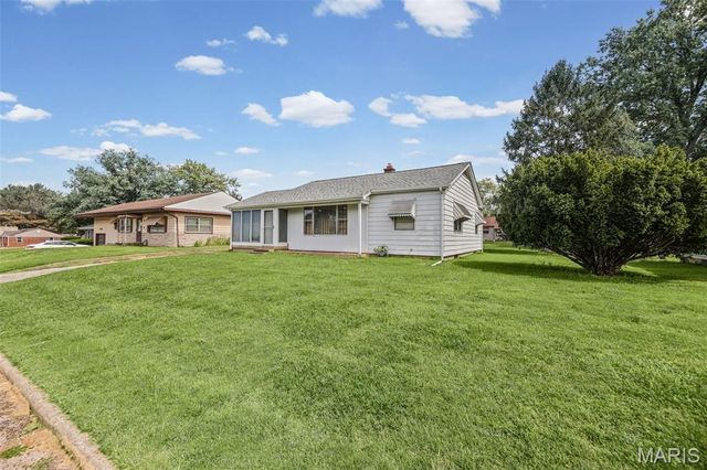 1246 Lakeshore Drive, Belleville, IL 62220