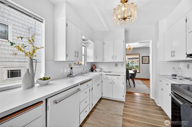 3722 SW Grayson Street, Seattle, WA 98126