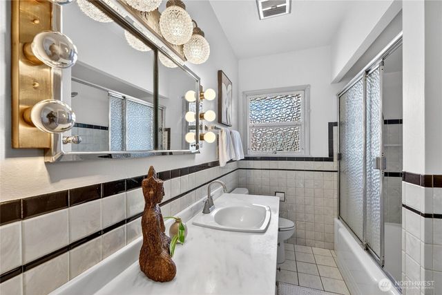 3722 SW Grayson Street, Seattle, WA 98126
