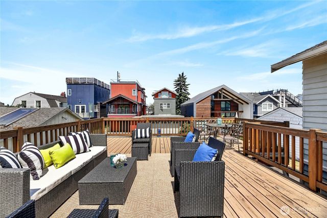 3722 SW Grayson Street, Seattle, WA 98126