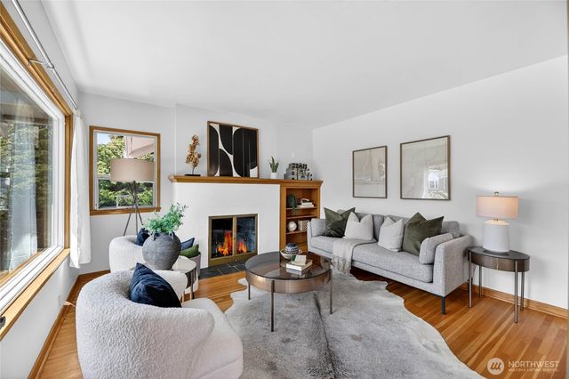 3722 SW Grayson Street, Seattle, WA 98126
