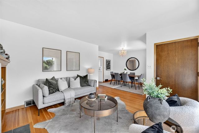3722 SW Grayson Street, Seattle, WA 98126