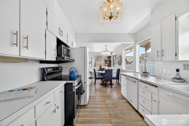 3722 SW Grayson Street, Seattle, WA 98126