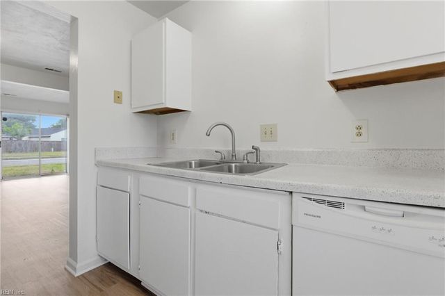3705 Sugar Creek CIR, Portsmouth, VA 23703