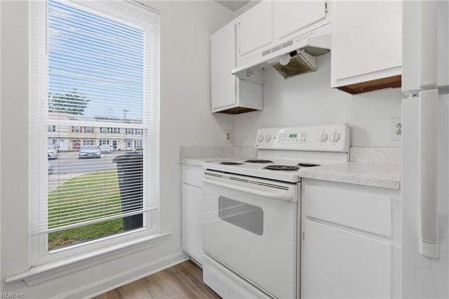 3705 Sugar Creek CIR, Portsmouth, VA 23703