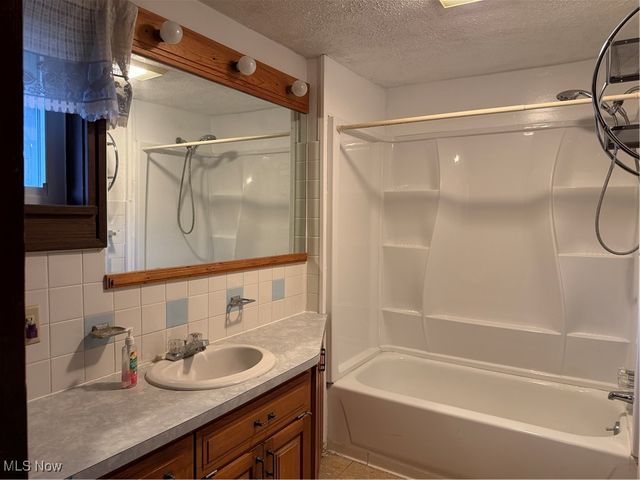 751 E Main Street, Ravenna, OH 44266