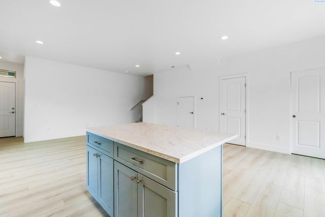 7487 Grapevine Ct, West Richland, WA 99353