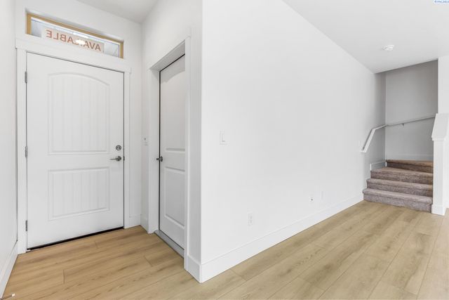 7487 Grapevine Ct, West Richland, WA 99353