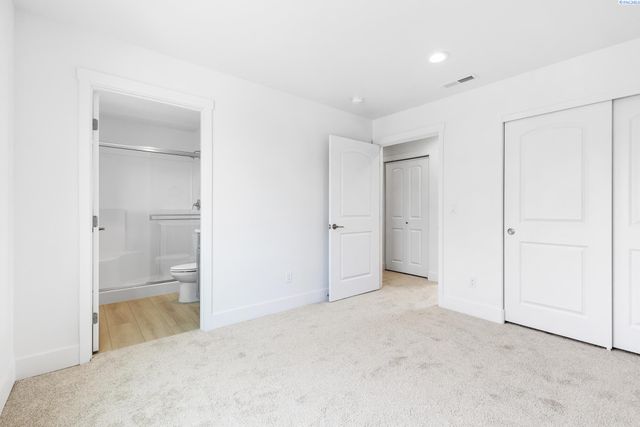 7487 Grapevine Ct, West Richland, WA 99353