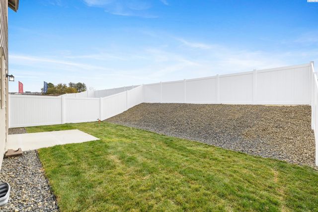 7487 Grapevine Ct, West Richland, WA 99353