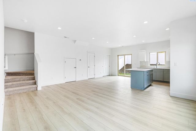 7487 Grapevine Ct, West Richland, WA 99353